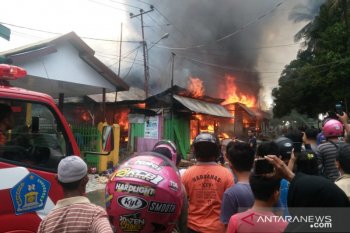 Di Kendari 10 rumah warga  hangus terbakar