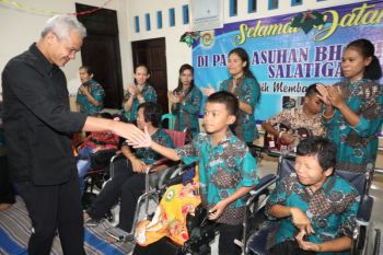 Pergantian tahun, Ganjar sambangi panti asuhan-panti wreda