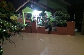 Sungai Batanghari meluap sebabkan delapan rumah di Tejoagung Kota Metro kebanjiran
