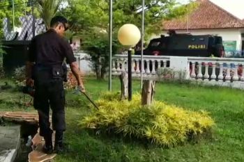 VIDEO: Polda DIY sterilisasi gereja di Kulon Progo