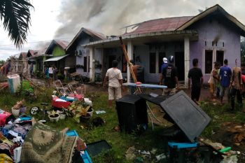 Lima petak rumah kontrakan di Ujung Gading Pasaman Barat terbakar
