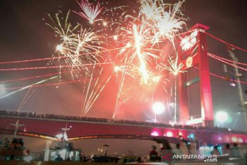Polisi larang masyarakat di tengah jembatan ampera saat pergantian tahun