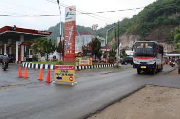 Arus lalu lintas menuju objek wisata pantai mulai terurai