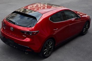 Sistem rem bekerja tak terkendali, puluhan ribu Mazda3 ditarik
