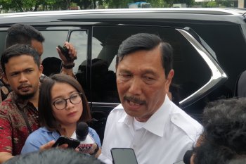 Luhut: Rencana penanganan banjir Basuki-Anies oke