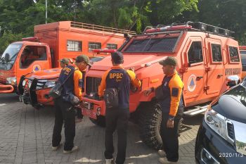 Pemkab Gresik kirim mobil amfibi di dekat lokasi banjir