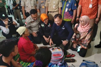 Ketika air kecokelatan jadi momok pengungsi banjir Jakarta