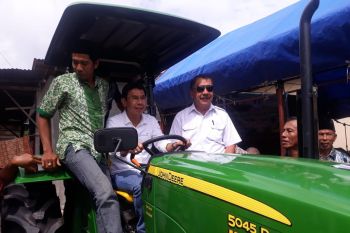 Pemkab Sigi bantu mesin pertanian ke petani