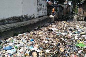 Penerapan denda buang sampah sembarangan "PR" utama pejabat definitif
