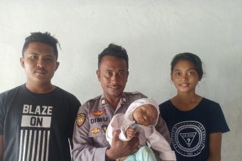 Polisi selamatkan bayi 9 bulan yang tercebur ke laut
