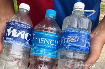Sampah plastik "asing" cemari pantai Natuna