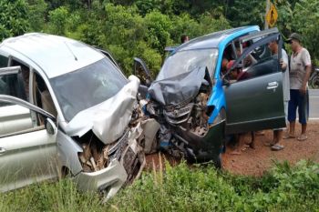 13 orang terluka akibat tabrakan mobil di Kotim