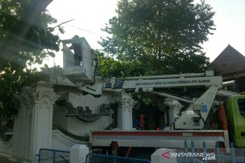 Pemkot Palembang kebut  pangkas pohon rimbun antisipasi cuaca ekstrem