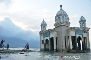 Pemkot Palu membolehkan kawasan Teluk Palu untuk pengembangan sektor jasa
