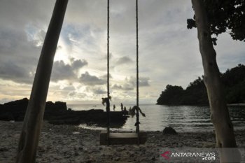 Destinasi Pantai Vatumapida di Donggala