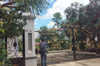 Rumah orang tua Reynhard Sinaga di Depok terlihat sepi