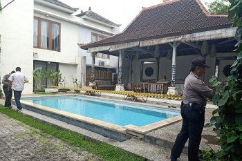Turis asal Prancis ditemukan meninggal terapung di kolam renang