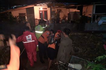 Tim gabungan cari korban hanyut terbawa sungai