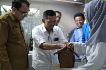 Students of ISI Padang Panjang show their final assignments in the form of artworks