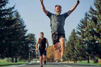 Usia tua tak jadi hambatan dalam lari maraton