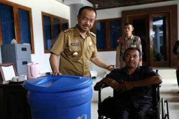 Tingkatkan gotong royong di masyarakat, Bupati Seruyan bantu RT dan RW