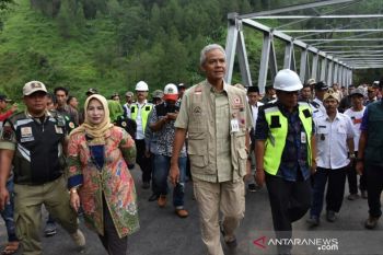 Merusak jembatan, warga dilarang menambang di bawah Jembatan Kalikeruh