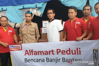 Alfamart Bantu Kebutuhan Pokok  Korban Banjir