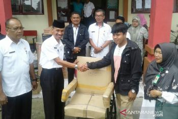 40 pelaku usaha di Solok Selatan memperoleh bantuan peralatan kerja