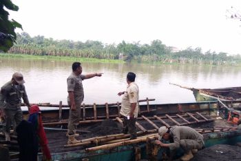 Satpol PP Kediri peringatkan warga tak menambang pasir di Sungai Brantas