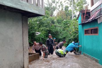 Kodim Lahat bantu evakuasi korban longsor  dan banjir