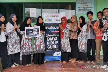 Guru di Kabupaten Bone terima santunan biaya hidup dari ACT