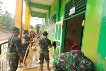 Korem 064/MY laksanakan karya bakti bersihkan Ponpes Latansa