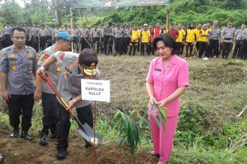 Polda Sulut lakukan penanaman ribuan pohon