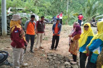 Dinkes Lampung turunkan tim ke lokasi banjir dan longsor di Tanggamus