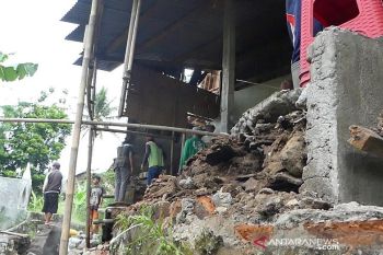 Tembok Ponpes  Anwarrut Tauhid Temanggung jebol diterjang banjir