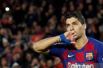 Luis Suarez dipastikan akan menepi selama empat bulan