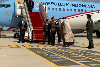 Presiden Jokowi tiba UEA setelah terbang 8 jam