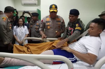 Kapolda Papua jenguk prajurit Brimob ditembak KKB