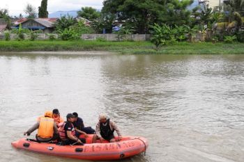 Tiga remaja tenggelam saat mencari ikan di Sungai Palu