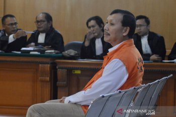 Iwa Karniwa didakwa meminta uang Rp1 miliar biaya kampanye