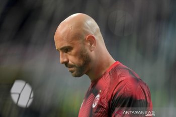 Aston Villa pinjam kiper Pepe Reina dari AC Milan