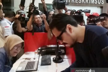 Penyanyi Ello penuhi panggilan Polda Jatim