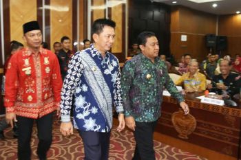 Bupati Barut hadiri 'kick off' penandatangan barang dan jasa