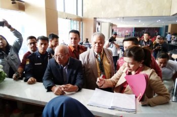 Tim hukum PDI Perjuangan datangi gedung KPK minta bertemu dewas