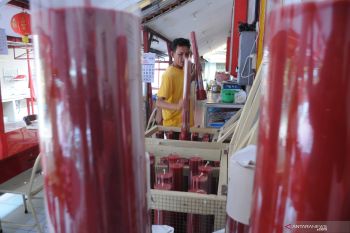 Produksi lilin meningkat jelang imlek