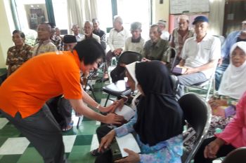 Alfamidi kunjungi tiga panti wreda di Yogyakarta