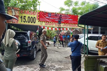 Warung bakso di Kota Mataram copot segel belum bayar pajak, Pemkot lapor polisi