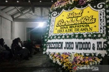 Presiden Jokowi kirimkan karangan bunga untuk keluarga Ade Irawan