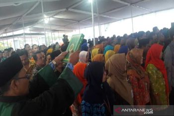 Bupati Temanggung  lantik ratusan pejabat di pondok pesantren