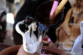 Ratusan warga persiapkan  Imlek di Vihara Dharmayana Kuta Bali